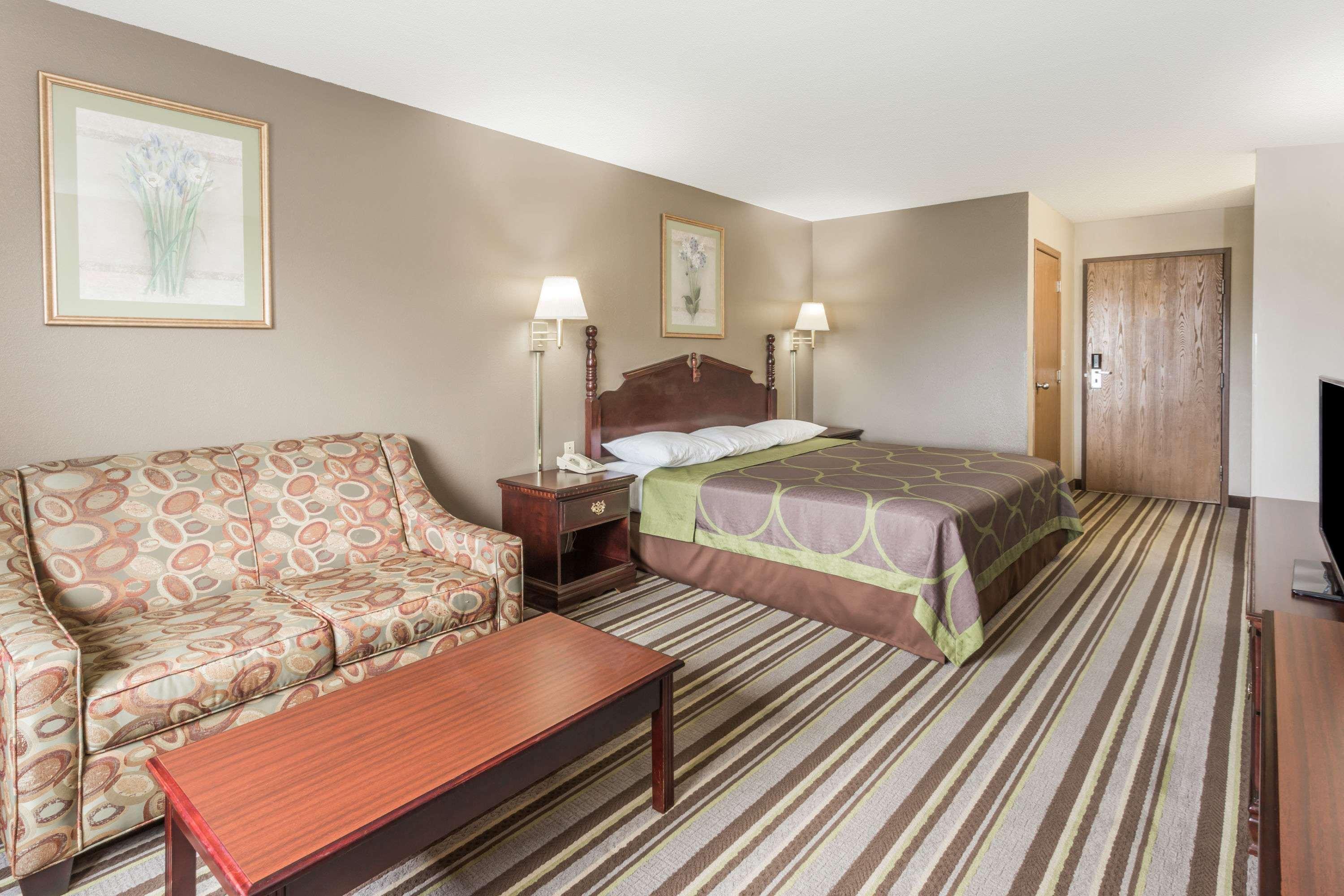 Super 8 By Wyndham Yorkville Exterior photo